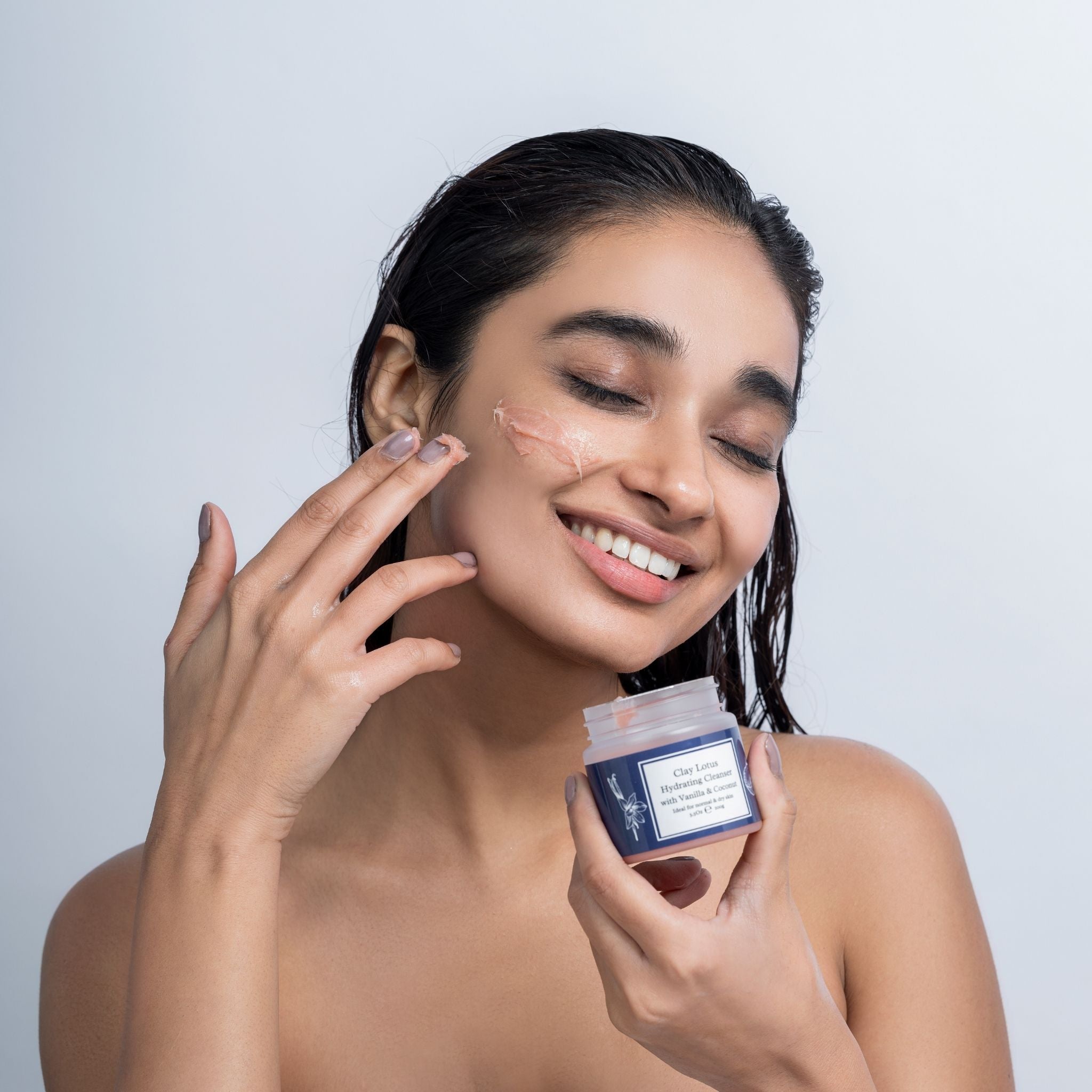 Hydrating face wash for dry skin with enriching vanilla & lavender